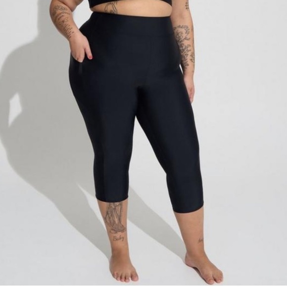 TORRID NWT High-Rise Pocket Capri Swim Legging - Picture 2 of 6